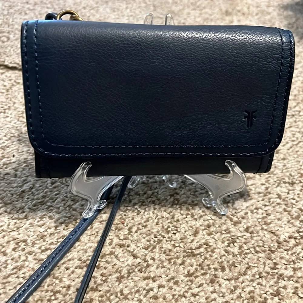 Frye Lily Phone Crossbody Wallet - Navy NWT - Picture 3 of 8